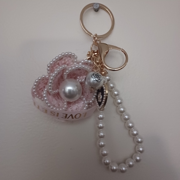NWOT PINK ROSE KEYCHAIN/BAG CHARM WITH FAUX PEARLS 3.5" LENGTH. - Picture 4 of 4